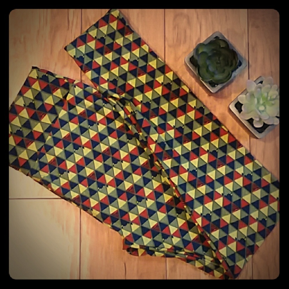 ️Olive, Navy, & Red Triangle OS Lularoe Leggings
